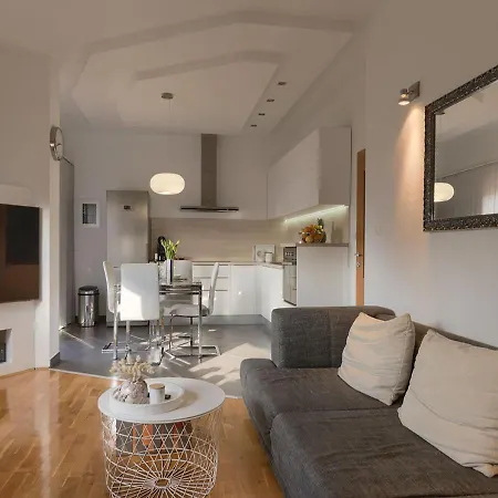 Leki - Newly Renovated, Modern Spot Apartament *