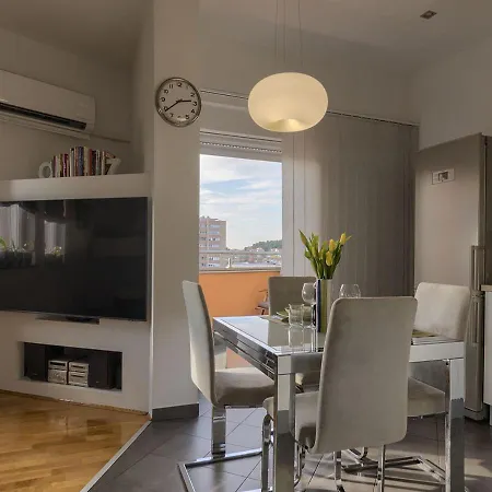 Leki - Newly Renovated, Modern Spot Apartman *