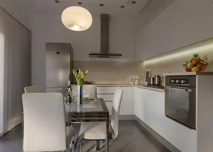 Leki - Newly Renovated, Modern Spot Apartment