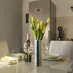 Leki - Newly Renovated, Modern Spot דירה פולה