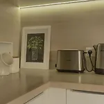 דירה Leki - Newly Renovated, Modern Spot פולה