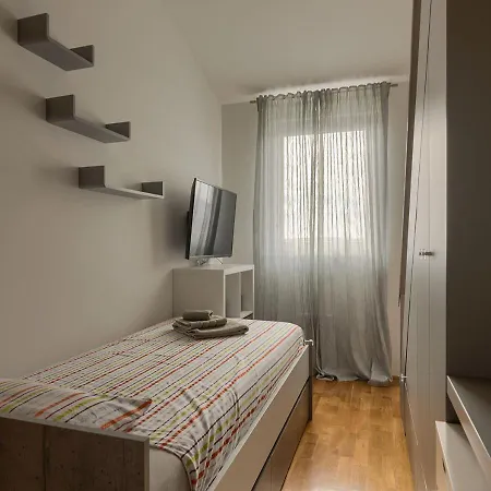 Leki - Newly Renovated, Modern Spot Apartment Pula
