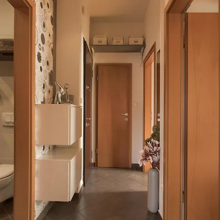 Leki - Newly Renovated, Modern Spot