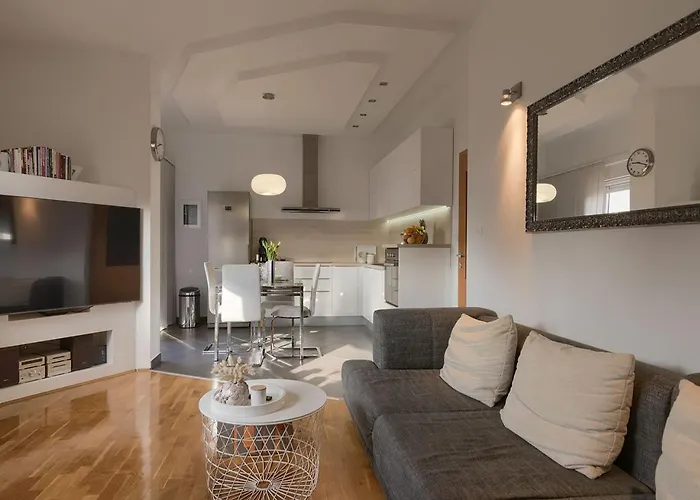 Leki - Newly Renovated, Modern Spot Apartman *