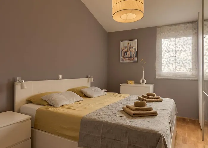 Apartman Leki - Newly Renovated, Modern Spot Pula