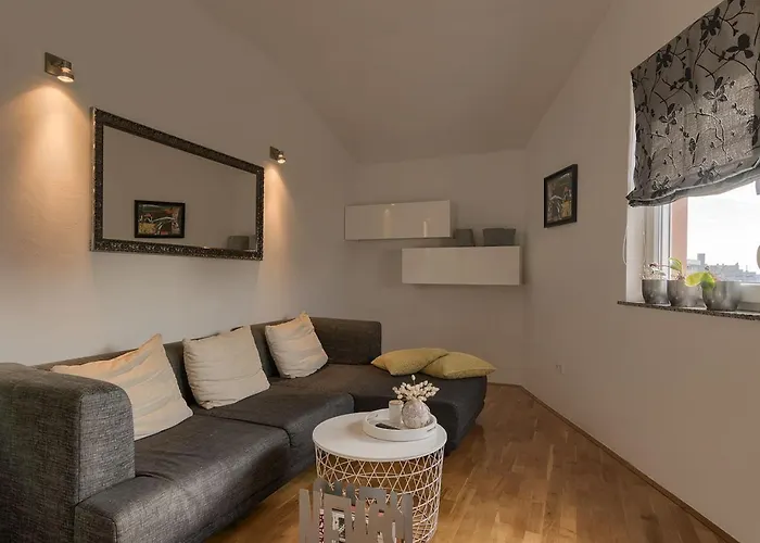 Leki - Newly Renovated, Modern Spot Pula