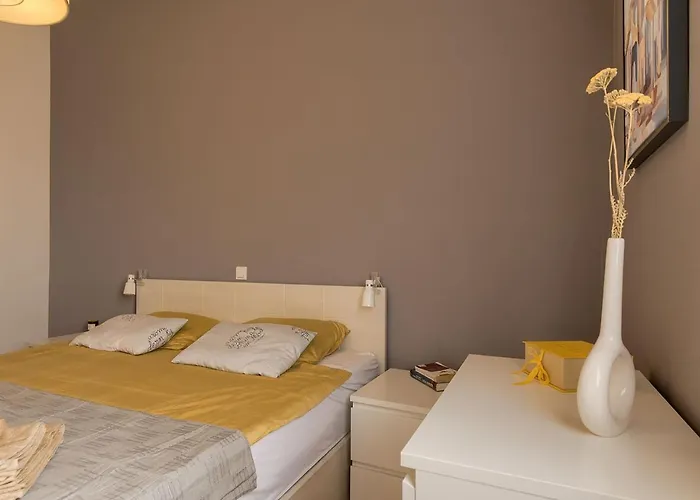 Leki - Newly Renovated, Modern Spot Appartement *