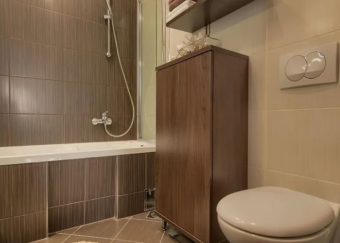 Leki - Newly Renovated, Modern Spot *